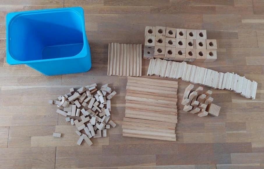 Houten knikkerbaan met doos, Ophalen