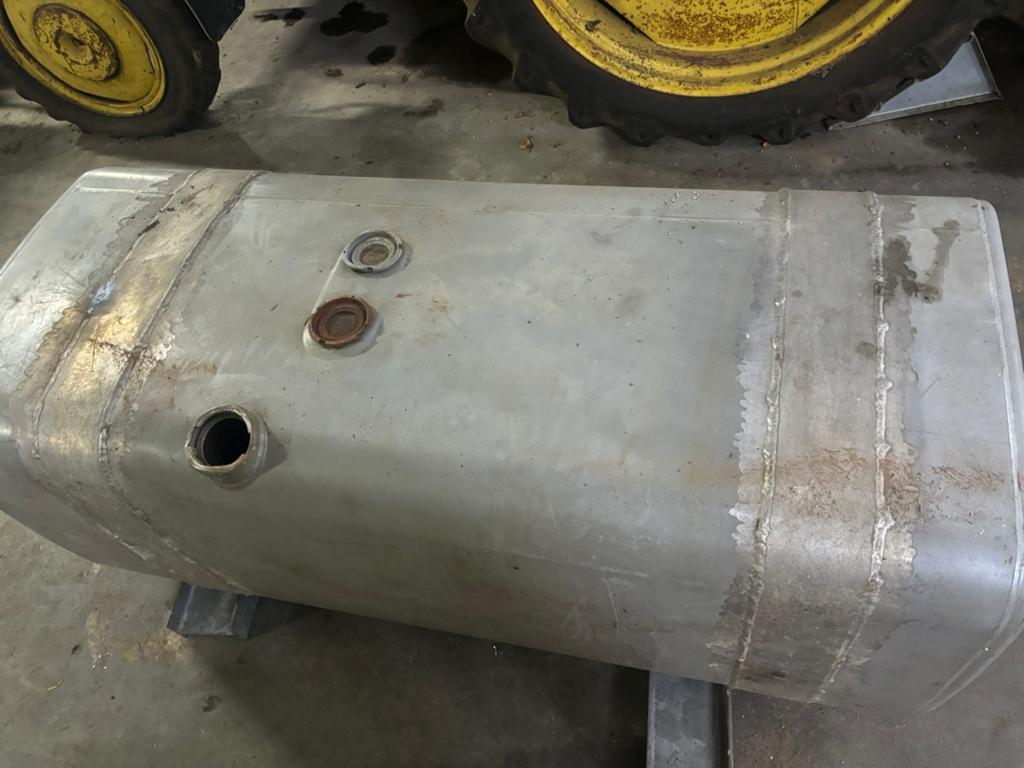 scania 4 serie aluminium diessel tank met ophang beugels, Ophalen