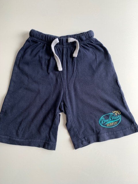 Korte broek van New Basic maatje 104 / 110 zgan (A62), Kinderen en Baby's, Kinderkleding | Maat 104, Broek, New Basic, Ophalen of Verzenden