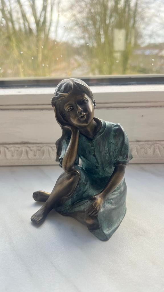 Bronzen beeldje van een denkend meisje, Ophalen of Verzenden, Brons