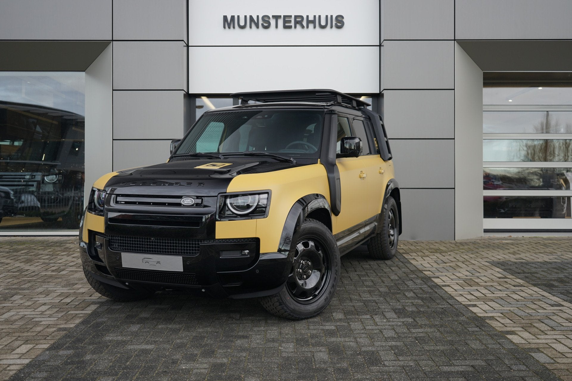 Land Rover Defender 110 P300e 110 Trophy Edition | Koelvak |