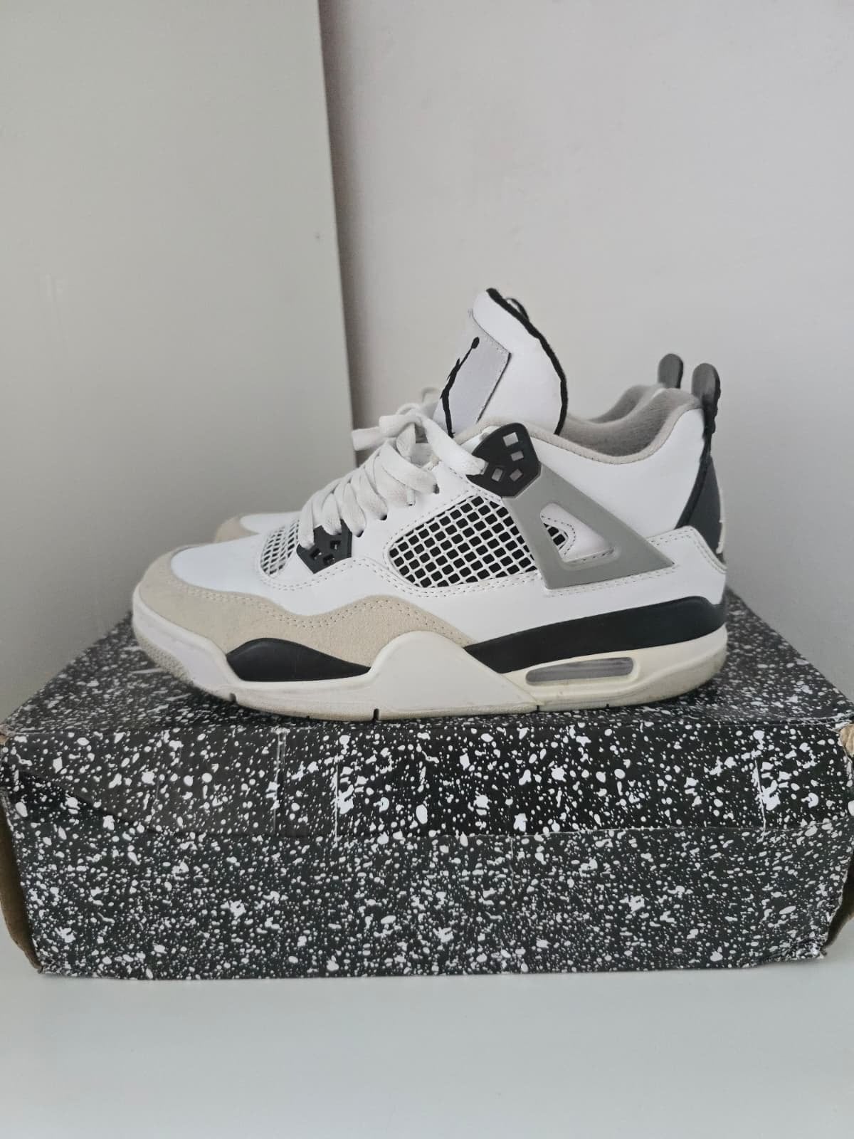 Nike Air Jordan 4 Retro Sneakers - Wit/Zwart EU 37.5, Kleding | Dames, Schoenen, Ophalen of Verzenden, Gedragen, Wit, Sneakers of Gympen