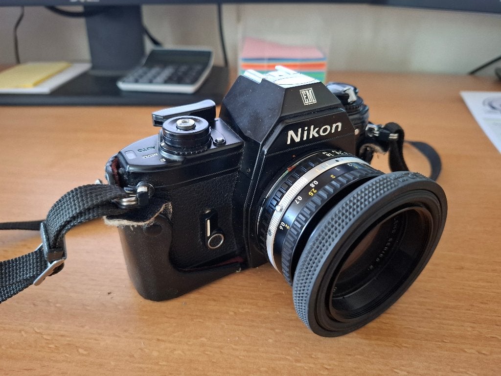 Nikon EM (M90) 35mm Film Camera met Lens, Ophalen of Verzenden, Gebruikt, Spiegelreflex, Nikon