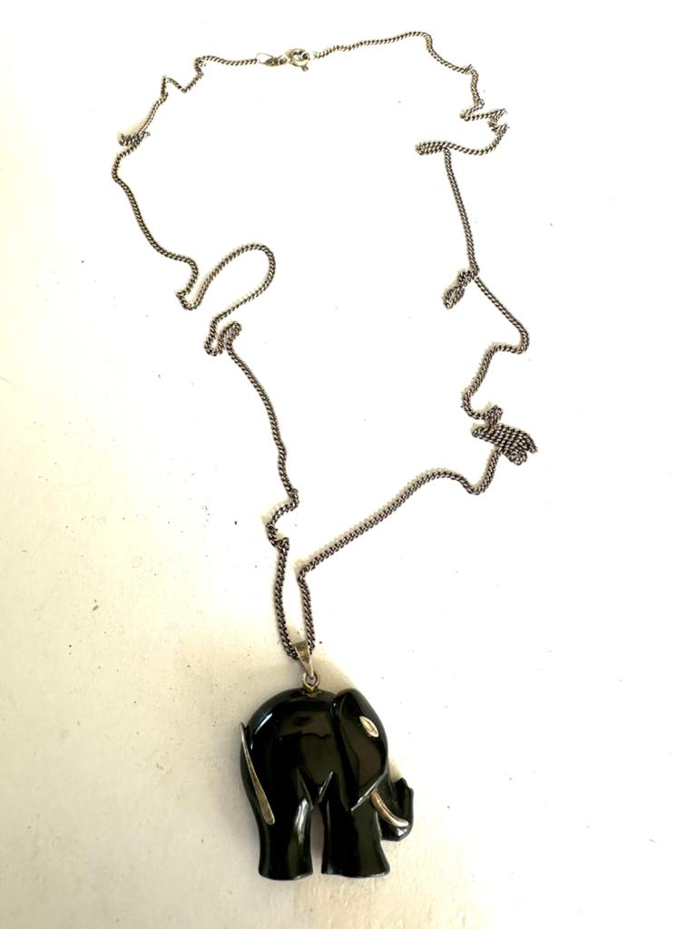 Zilveren ketting met zilveren/onyx olifant hanger, Gebruikt, Verzenden, Met edelsteen, Zilver