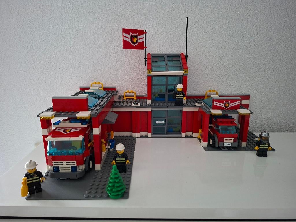 LEGO 7945 Brandweerkazerne, Ophalen of Verzenden, Gebruikt, Inclusief instructies, Lego