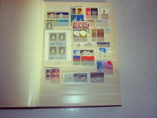 Album met mooi gebruikt Ierland, Postzegels en Munten, Postzegels | Volle albums en Verzamelingen, Ophalen of Verzenden, Buitenland