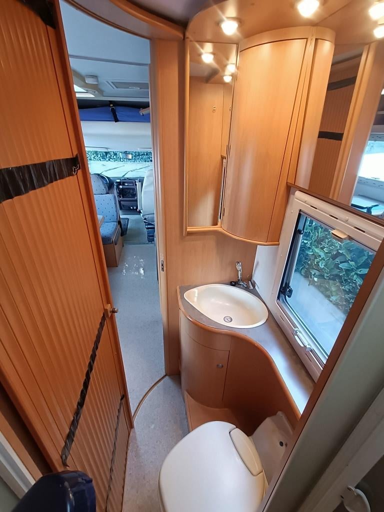 Foto 19 van Topstaat: 6-persoons Hymer BR598 camper | APK: maart 2027