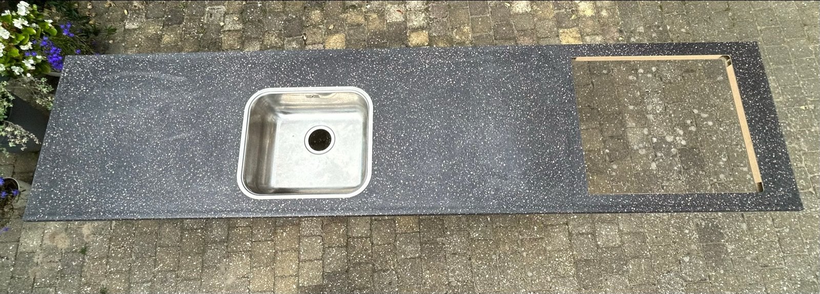Zwart aanrechtblad met spoelbak en kookplaatuitsparing, Huis en Inrichting, Ophalen, Zwart, Nieuw, 200 cm of meer