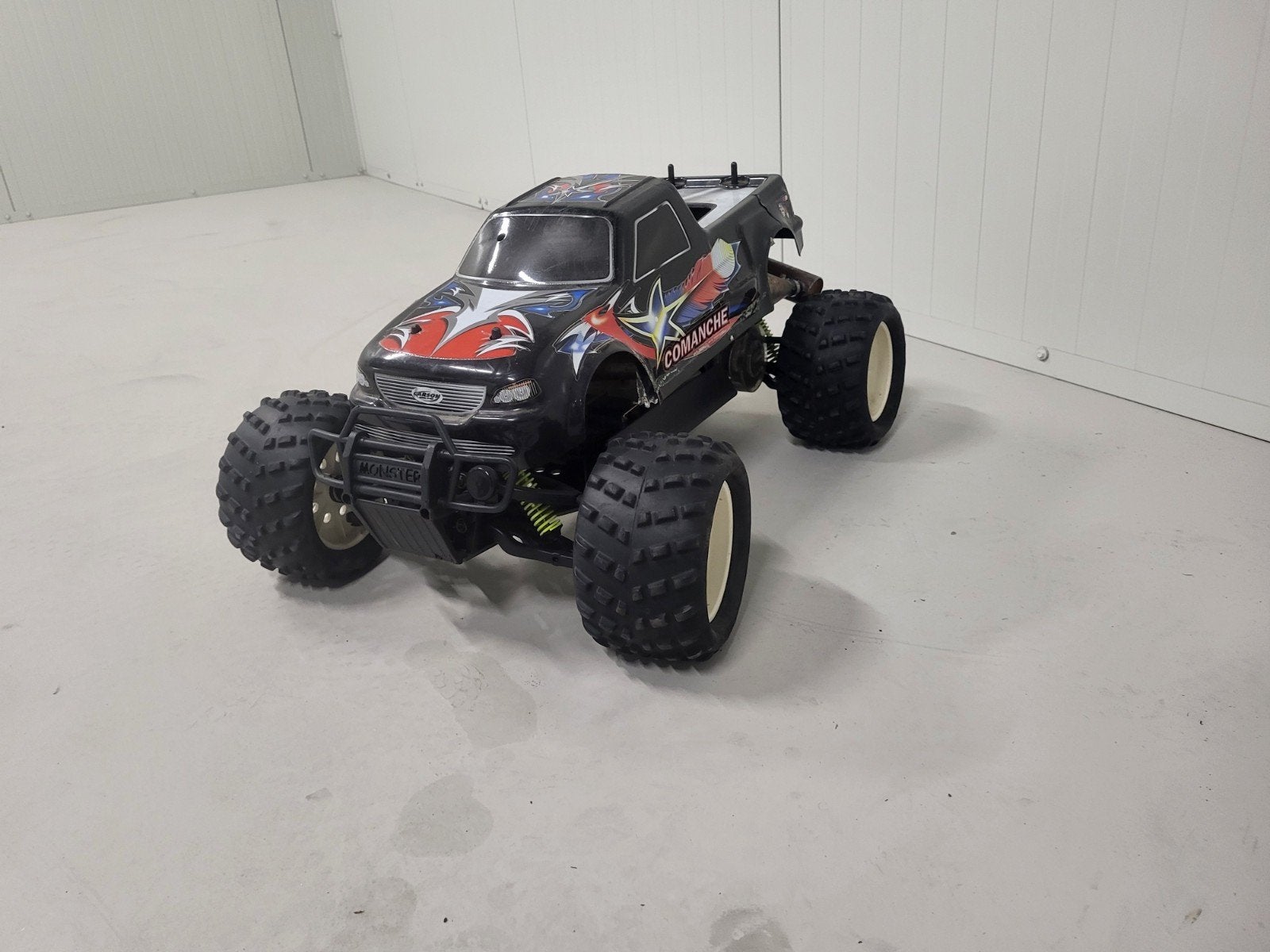 Carson monstertruck 27cc, Hobby en Vrije tijd, Modelbouw | Radiografisch | Auto's, Benzine, Auto offroad, Ophalen of Verzenden