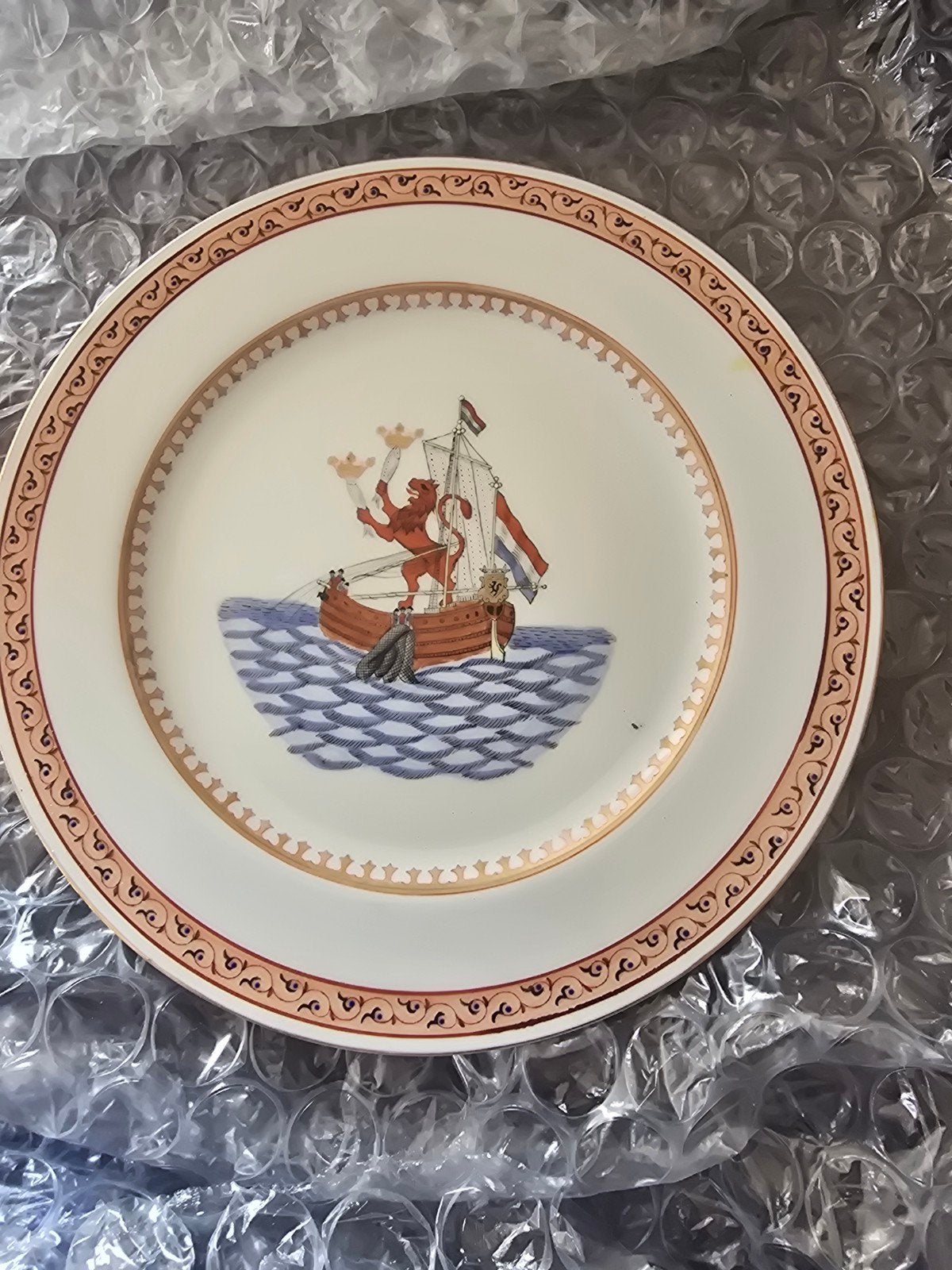 Decoratief bord met VOC-schip en leeuw, Antiek en Kunst, Antiek | Servies los, Ophalen of Verzenden
