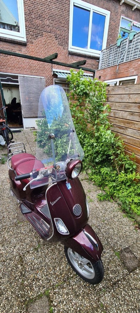 2011 Vespa LXV 50 4T – Bordeauxrood – Origineel – Start & go, Ophalen, Gebruikt, Benzine, Vespa