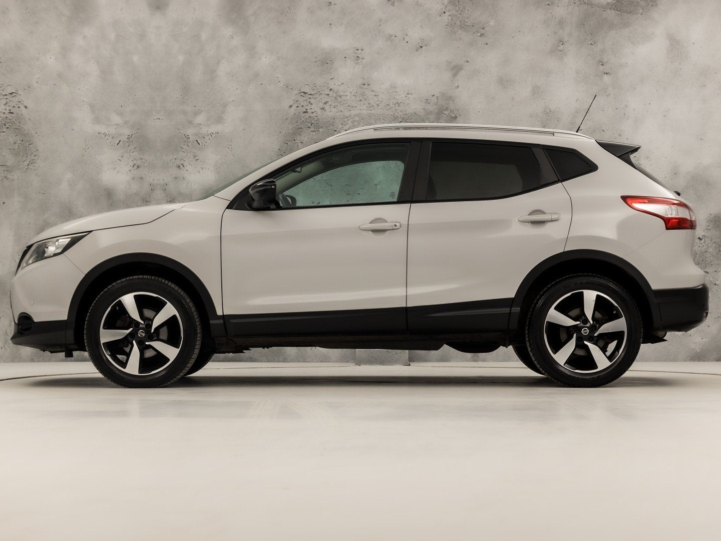 Nissan QASHQAI 1.2 Sport (PANORAMADAK, NAVIGATIE, 360 CAMERA, Auto's, Voorwielaandrijving, 12 maanden, Stof, Gebruikt