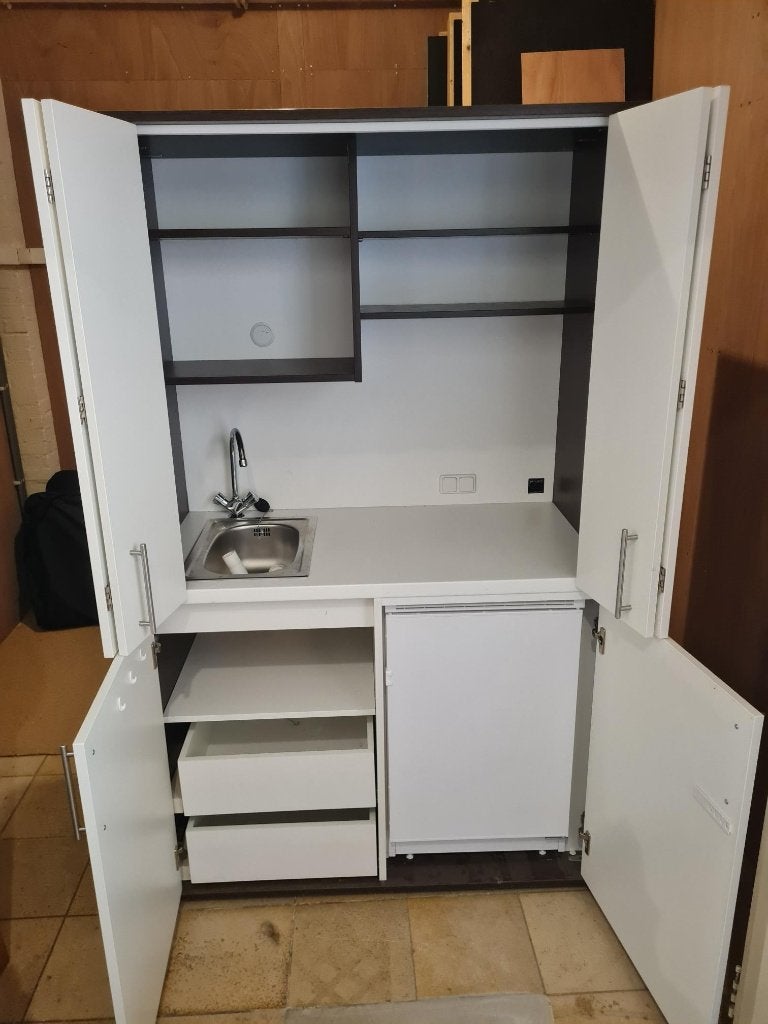 pantry keukenkast / kitchenette met spoelbak en koelkast, Ophalen, 100 tot 150 cm, Meerkleurig, Zo goed als nieuw