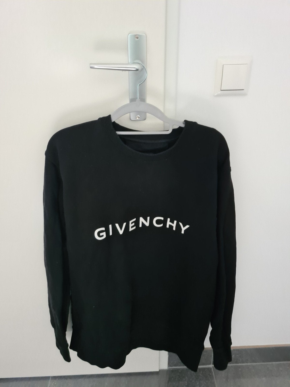 2 Originele Givenchy Paris sweaters met regenboog logo, Kleding | Heren, Ophalen of Verzenden, Zo goed als nieuw