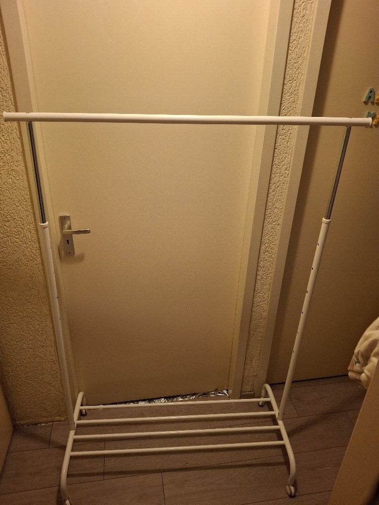 Kledingrek op wielen met ruimte voor schoenen, Ophalen, Met wielen, Gebruikt