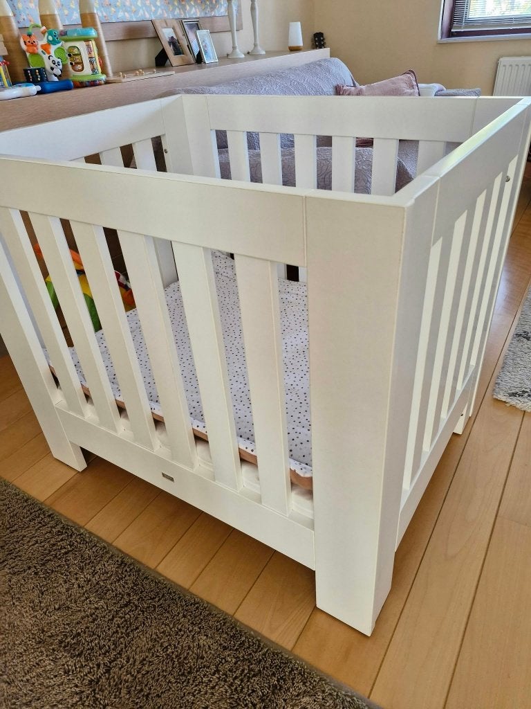 Z.g.a.n Baby box. Degelijk kwaliteit. Incl matras en topper!, Kinderen en Baby's, Ophalen, Zo goed als nieuw, Rechthoekig, In hoogte verstelbaar