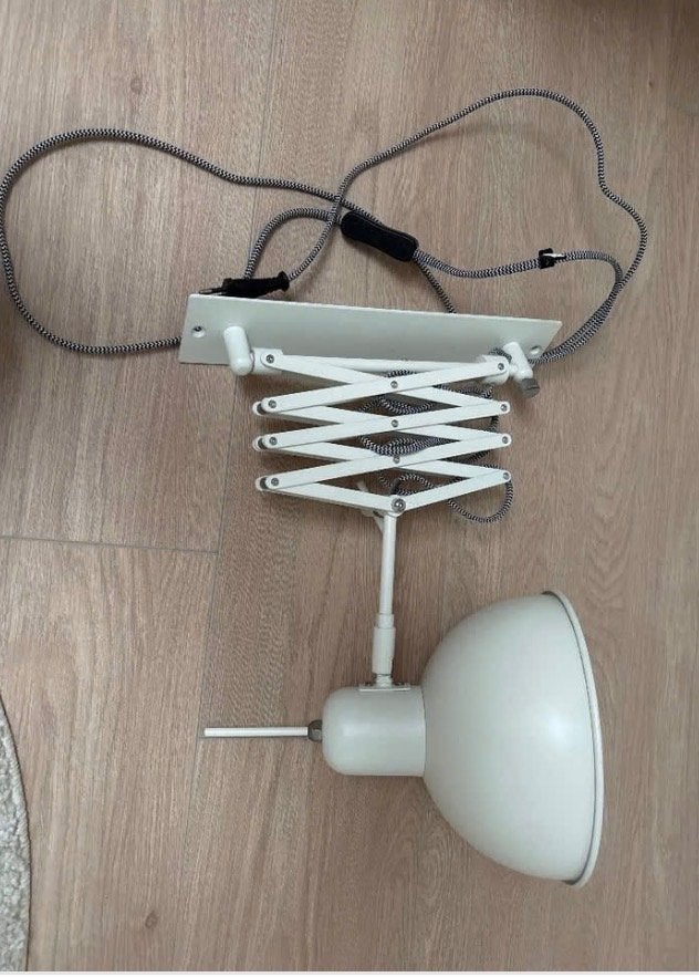 Witte schaarlamp van It’s About Romy met zwart/wit snoer, Ophalen of Verzenden, Zo goed als nieuw, Wandlamp, Wit
