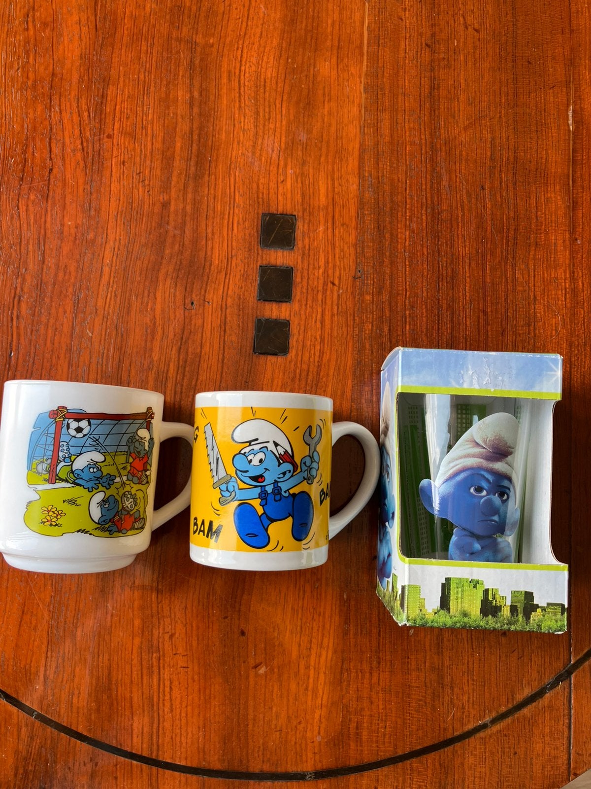 2 bekers en 1 glas Smurfen, Verzamelen, Smurfen, Ophalen of Verzenden, Zo goed als nieuw, Verschillende Smurfen, Gebruiksvoorwerp