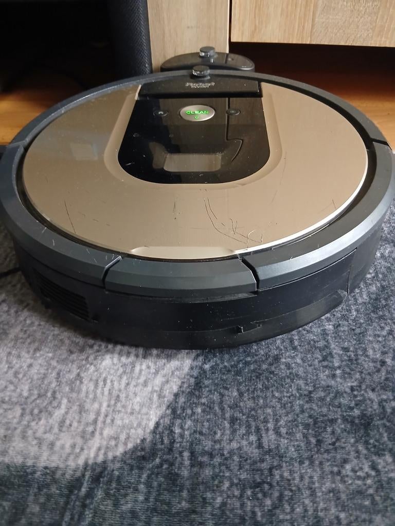 iRobot Roomba Robotstofzuiger met Laadstation, Gebruikt, IRobot, Ophalen of Verzenden, Robotstofzuiger