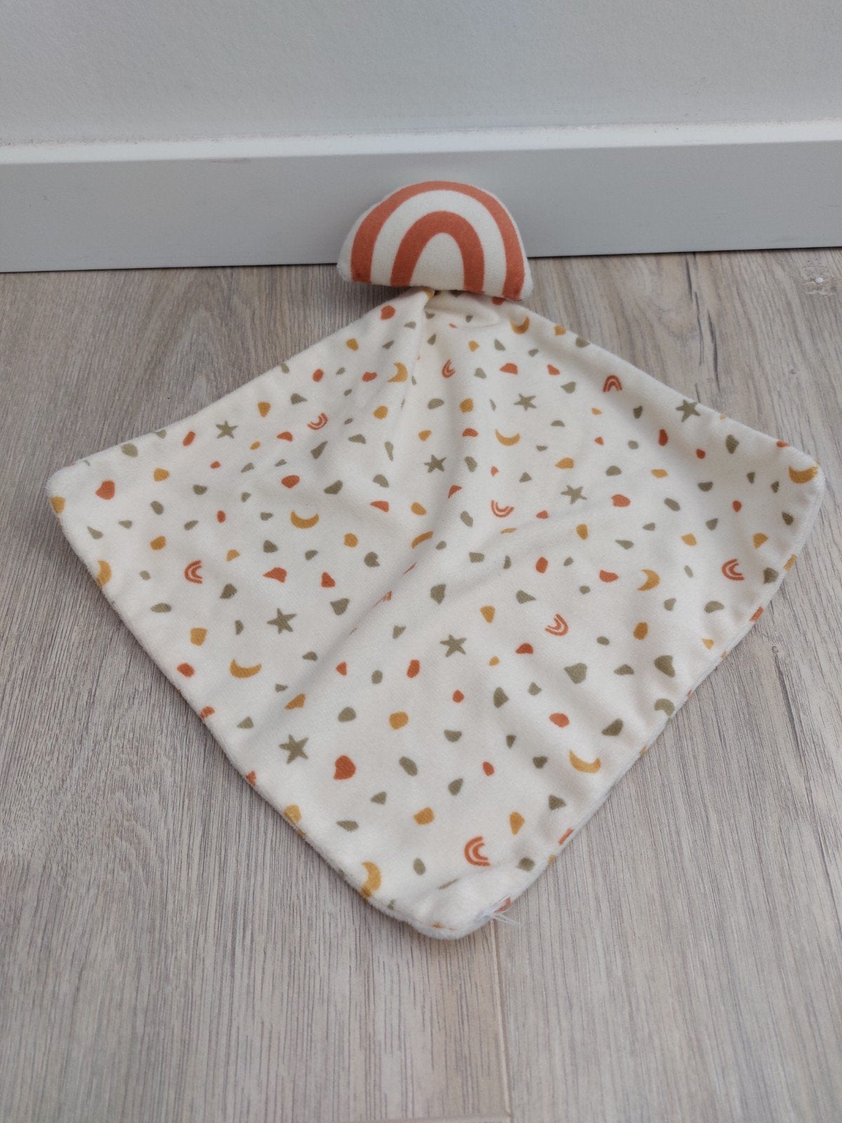 Knuffel knuffeldoekje Zeeman regenboog stippen L1620, Ophalen of Verzenden, Zo goed als nieuw, Overige typen