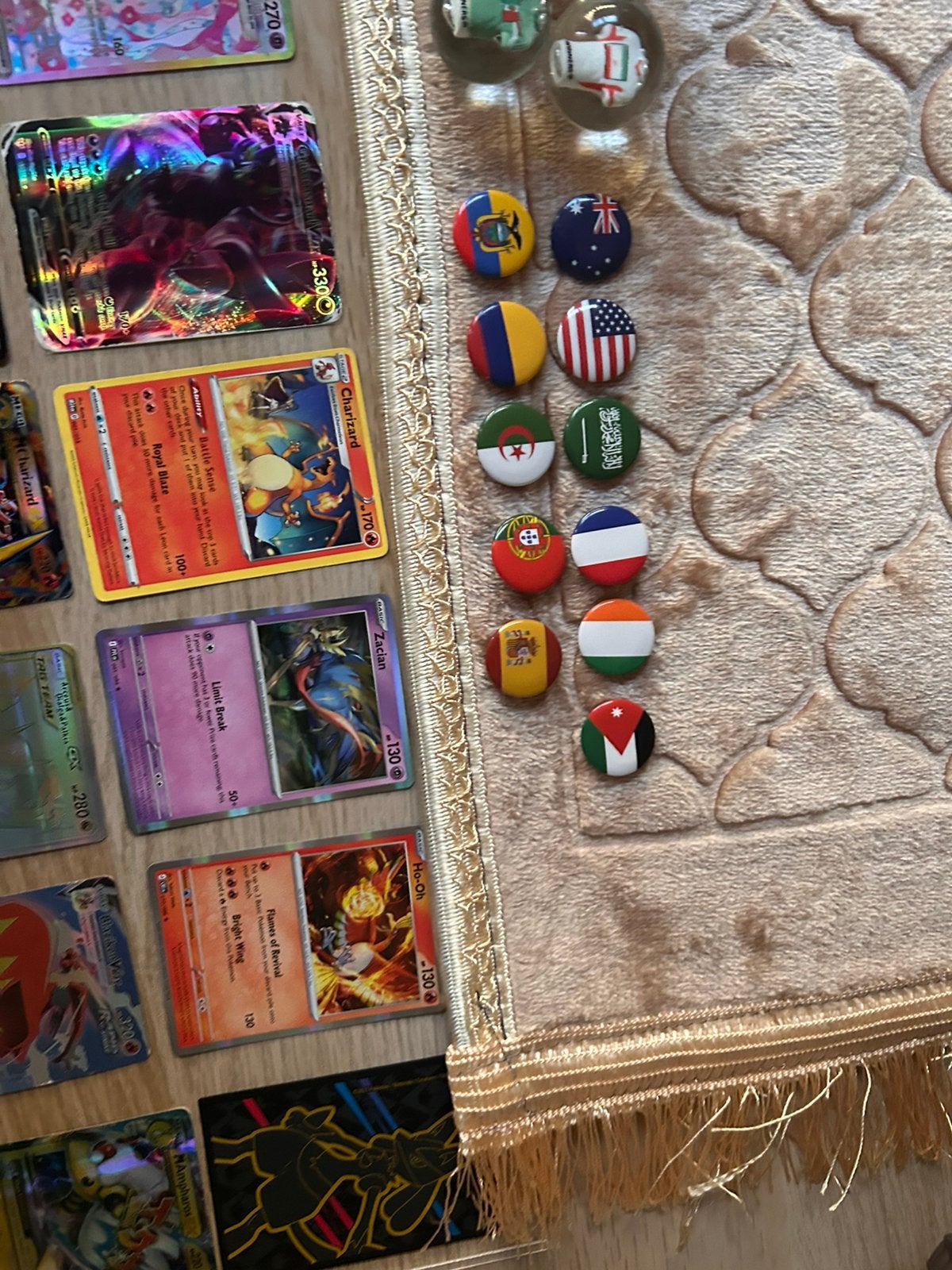 Pokemon kaarten en knikkers speltjes en transformer robot, Ophalen of Verzenden, Zo goed als nieuw