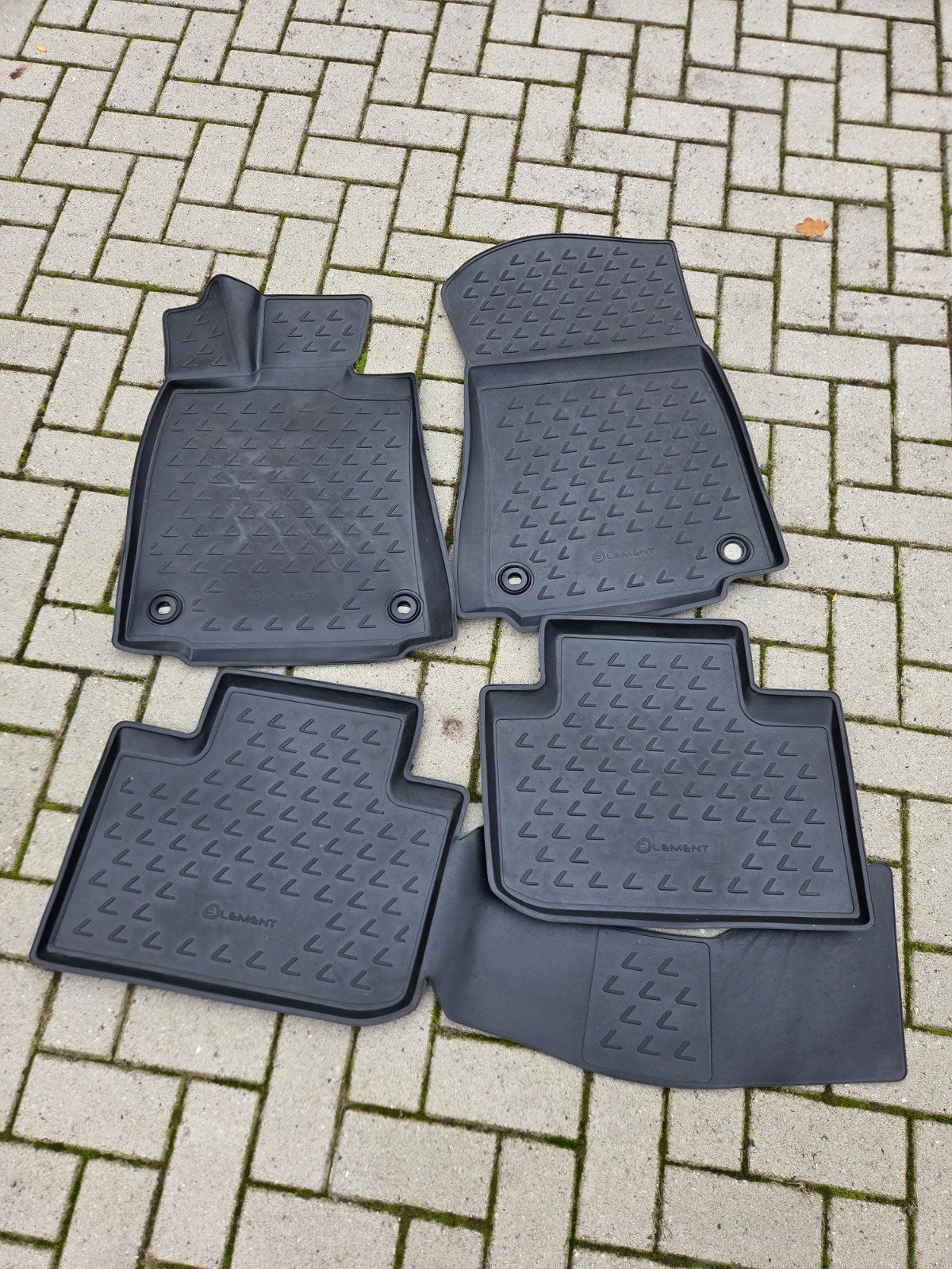 Rubberen automatten voor Lexus IS300h, Ophalen
