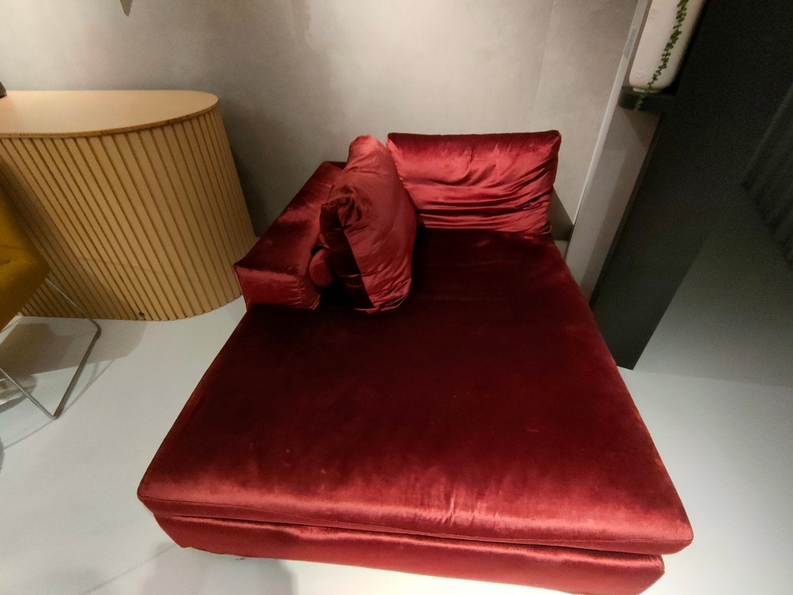 Eric Kuster Clarence Chaise Longue – Bordeaux Velours, Huis en Inrichting, Ophalen, Eenpersoons, Nieuw, Minder dan 150 cm