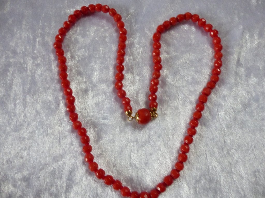 Prachtig Facet Geslepen Bloedkoraal Collier met Gouden slot, Sieraden, Tassen en Uiterlijk, Antieke sieraden, Verzenden, Goud