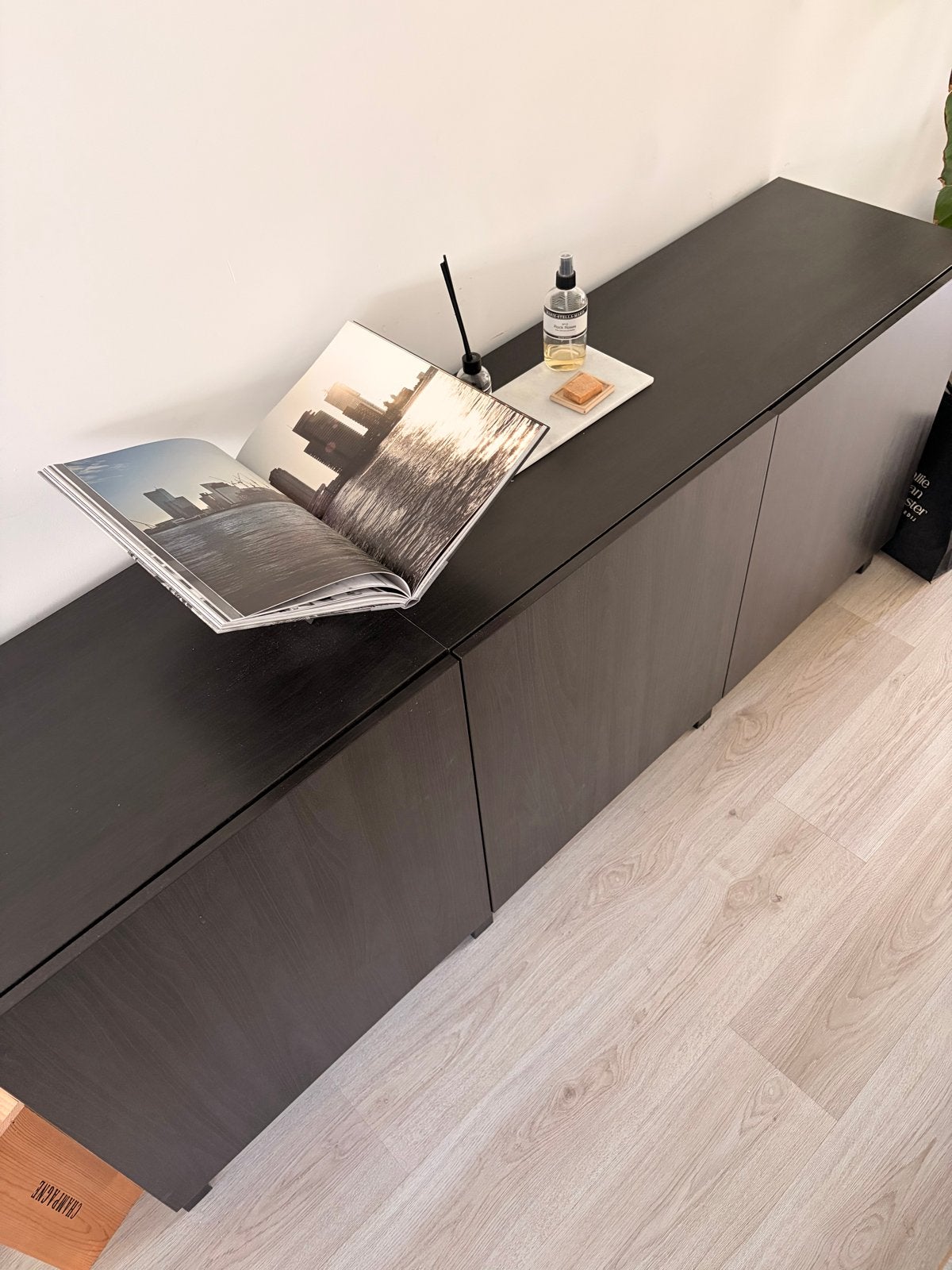 Donkerbruin dressoir, Besta, 180x42x75cm, Ophalen, Gebruikt, 150 tot 200 cm, 25 tot 50 cm