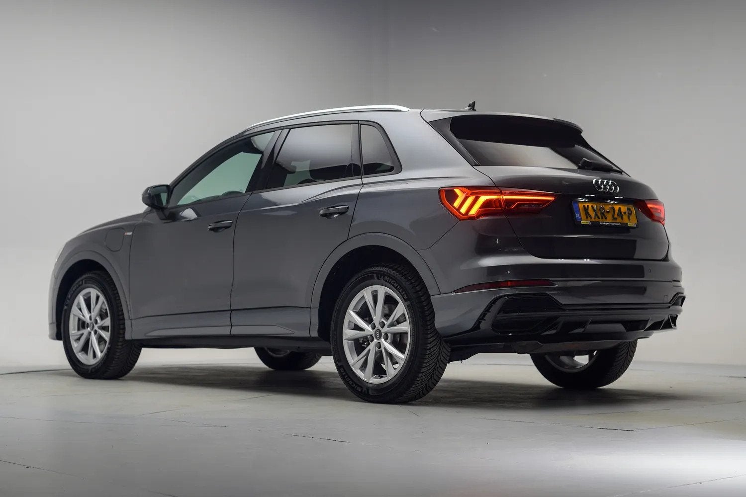 Audi Q3 45 TFSI e S-Line Aut. [ Navi Virtual Full LED ], Auto's, Automatische klimaatregeling, Gebruikt, 245 pk, Hybride Elektrisch/Benzine
