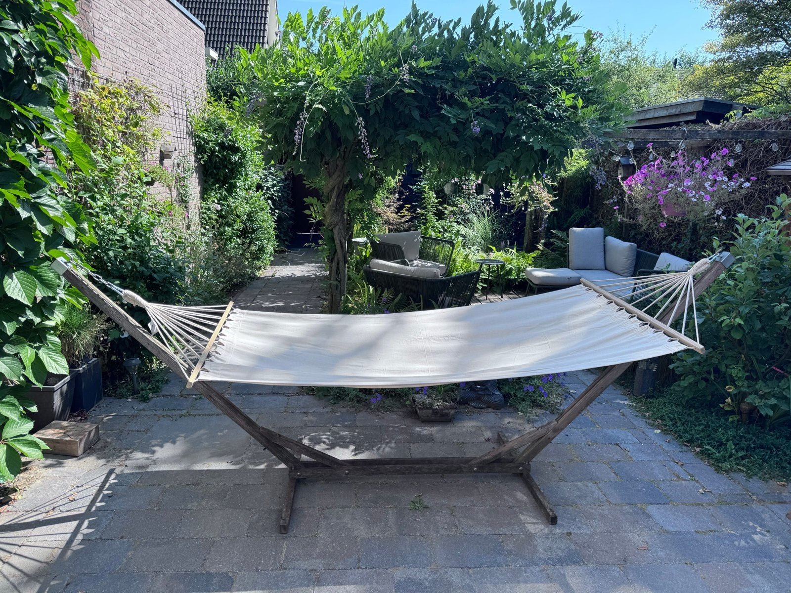 Comfortabele hangmat met hardhouten standaard, Tuin en Terras, Hangmatten, Ophalen, Gebruikt, Meerpersoons, Met standaard