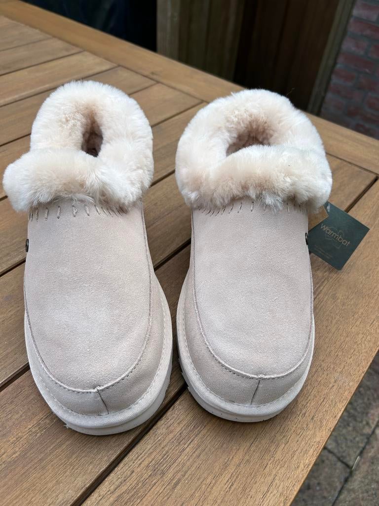 Nieuwe WARMBAT pantoffels - Beige, maat 38, Beige, Nieuw, Ophalen of Verzenden, Pantoffels of Sloffen