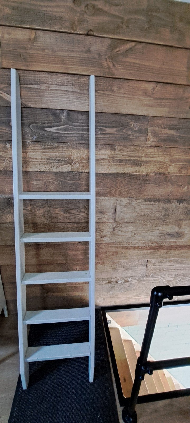 Houten ladder - Wit geverfd, Doe-het-zelf en Verbouw, Ophalen, Gebruikt, Ladder, Minder dan 2 meter