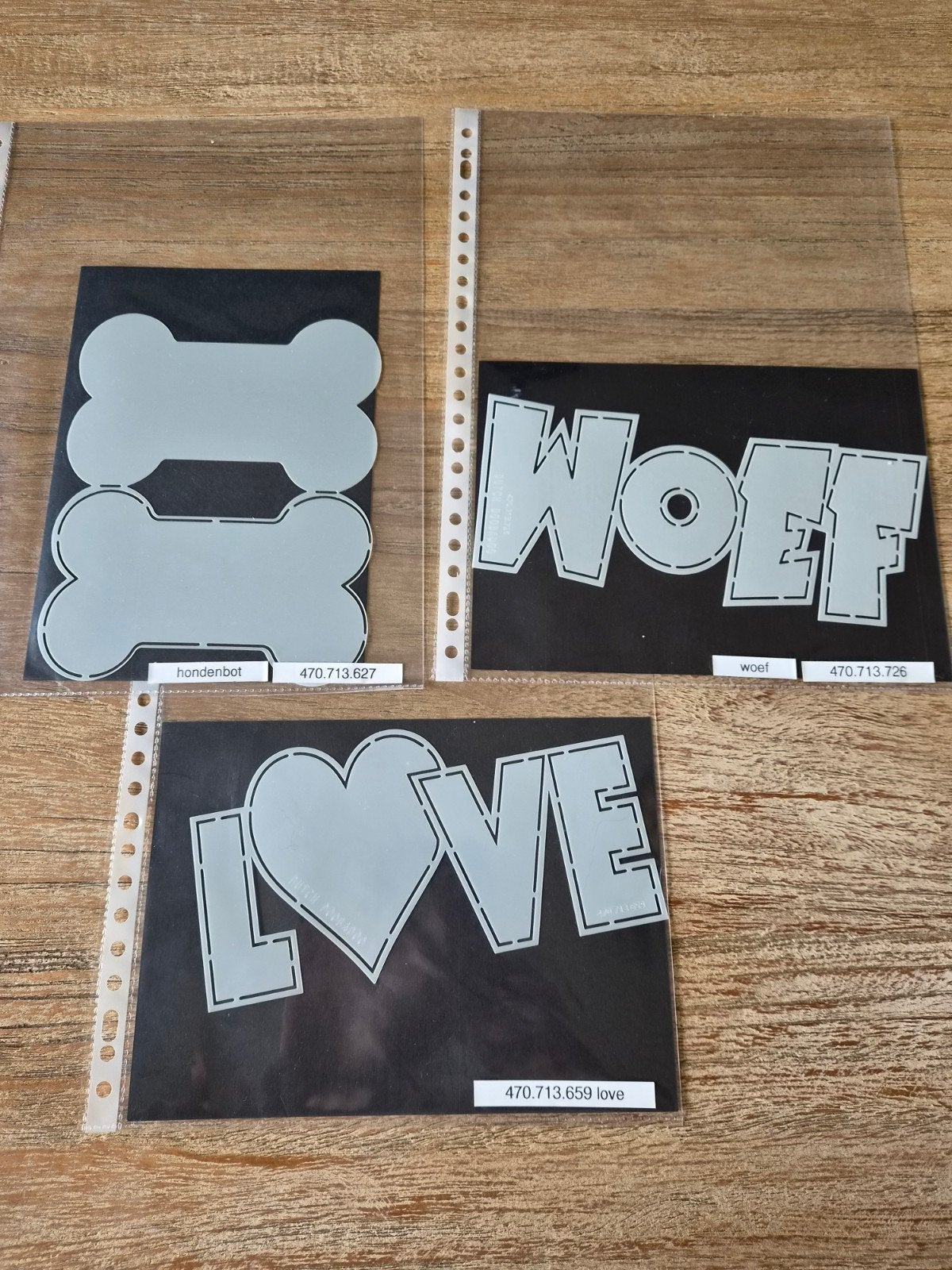 Dutch Doobadoo stencils - mallen (Love, Woef, Hondenbot), Hobby en Vrije tijd, Ophalen of Verzenden