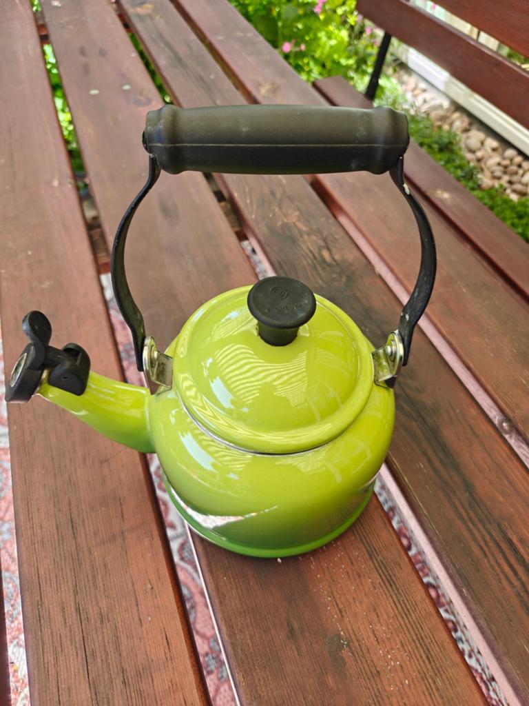 Le Creuset fluitketel 1.1 ltr - Groen, Witgoed en Apparatuur, Waterkokers, 1 tot 2 liter, Ophalen, Gebruikt