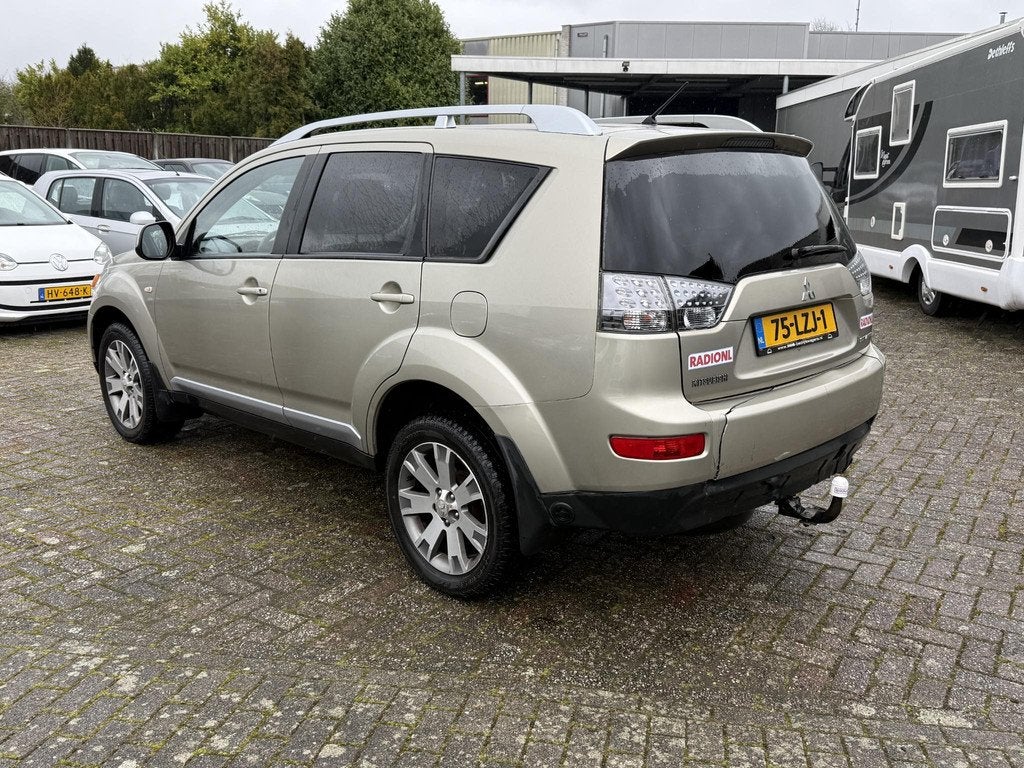 Mitsubishi Outlander 2.4 Intro Edition 2WD | LPG | Trekhaak, Voorwielaandrijving, Automatische klimaatregeling, 4 cilinders, Beige
