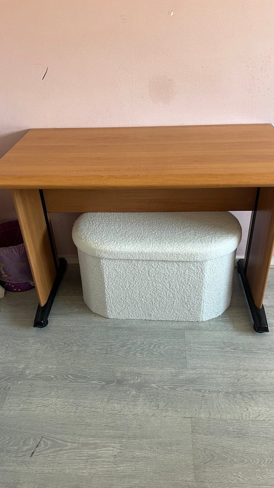 Houten bureau met kabeldoorvoer, Ophalen, Hout, Kabelgoot, Bruin