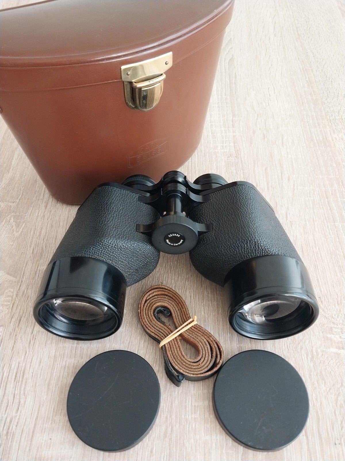 Verrekijker Carl Zeiss Oberkochen 10x50, Verzenden, Porro (met knik), Zo goed als nieuw, 8 tot 12x
