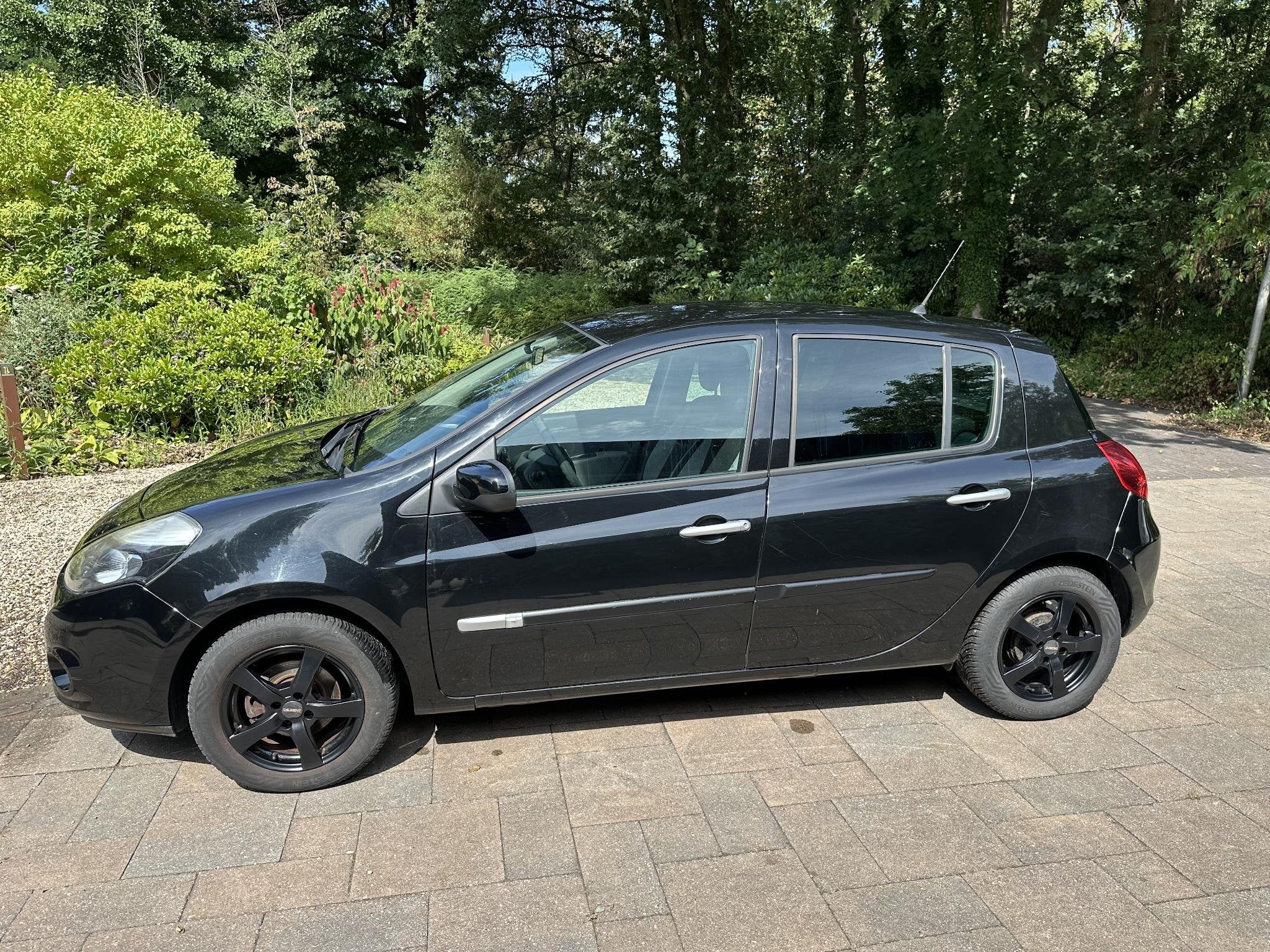 Renault Clio 1.2 Authentique Airco trekhaak allweatherbanden, Voorwielaandrijving, Euro 5, Stof, Gebruikt