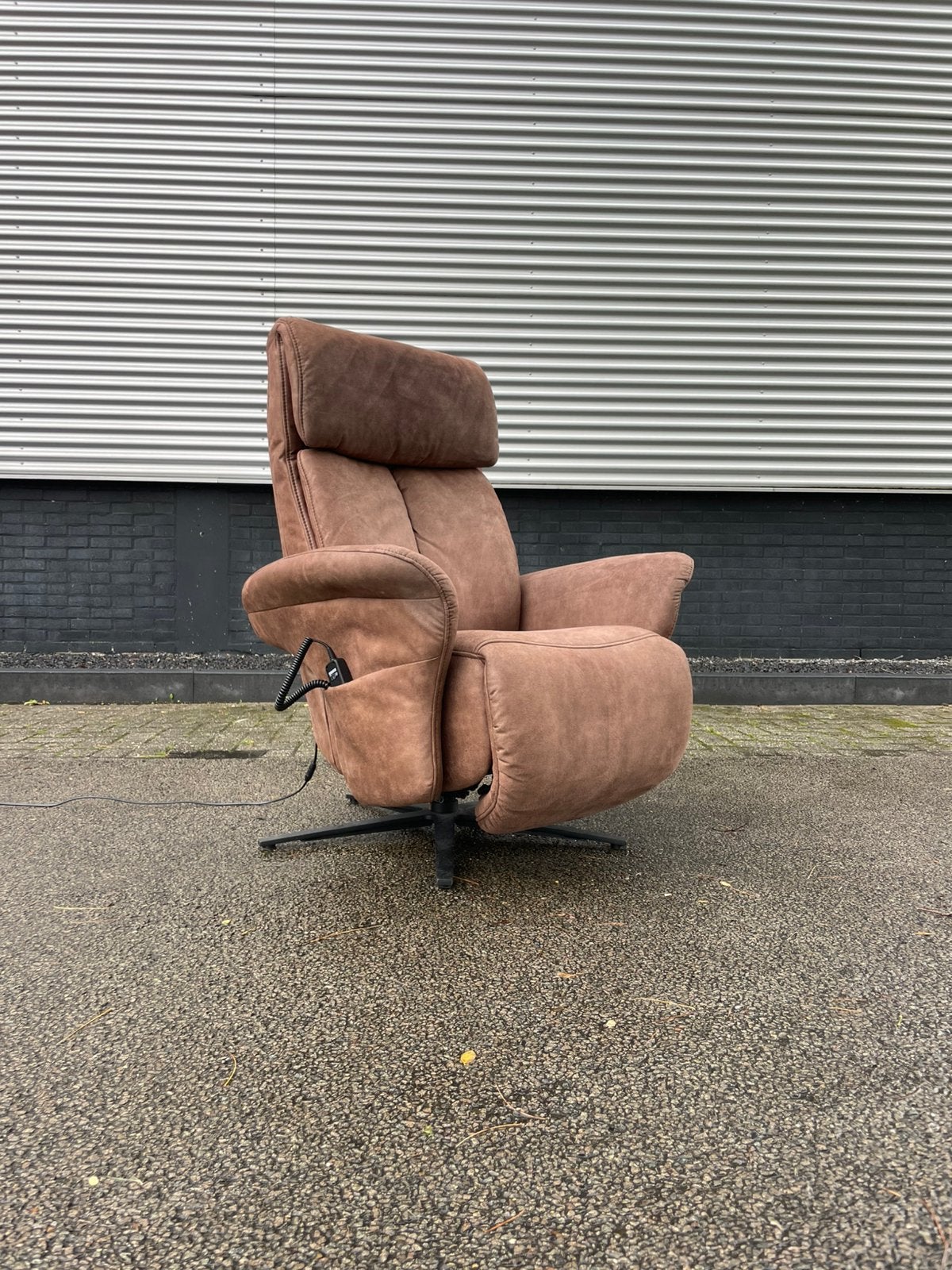 Bruine elektrische himolla sta op stoel / relax fauteuil, Huis en Inrichting, Minder dan 75 cm, Ophalen of Verzenden, 50 tot 75 cm