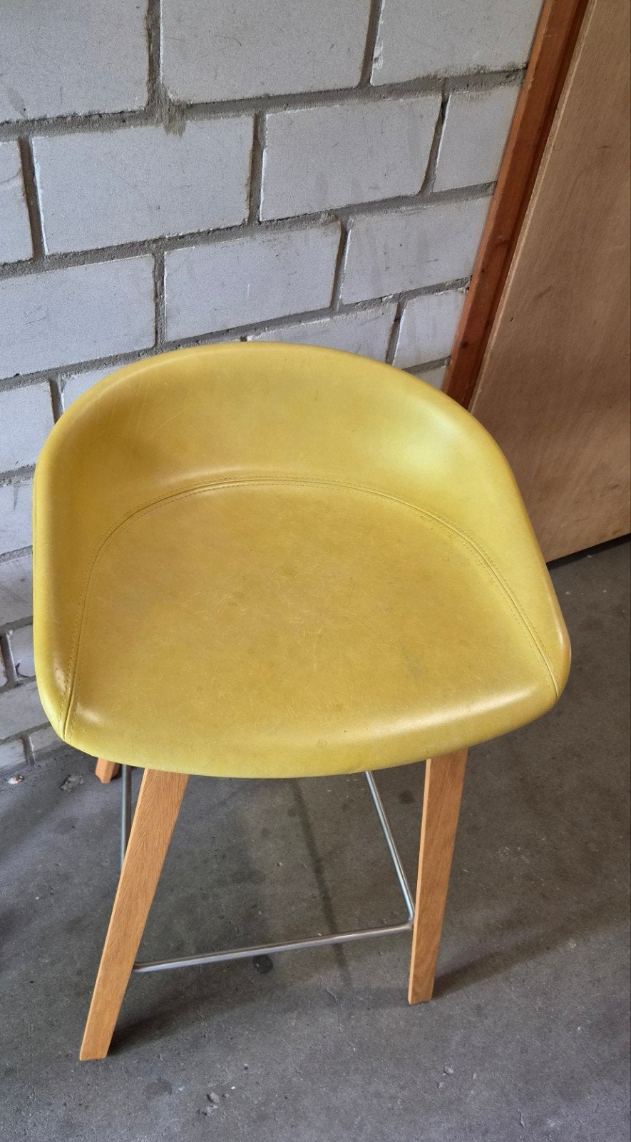 Hay kruk , zitting kalfsleer., Huis en Inrichting, Gebruikt, Met voetsteun, 60 tot 90 cm, Ophalen of Verzenden