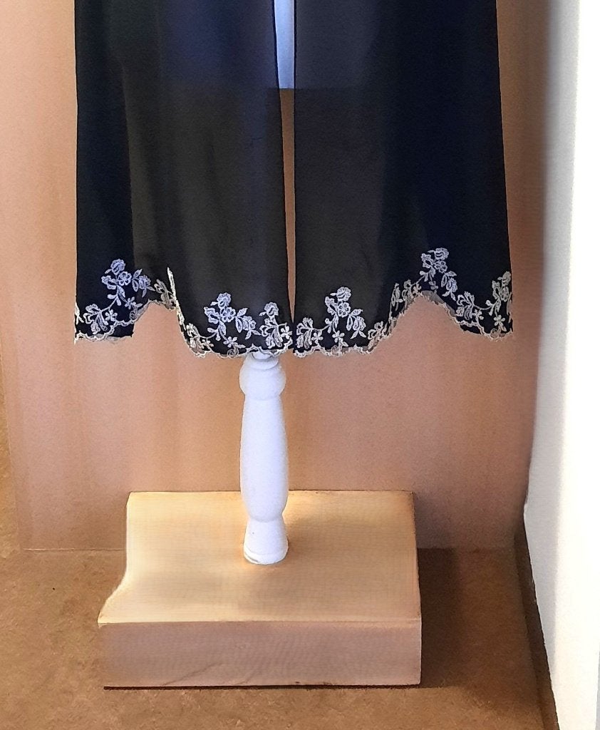 LUXE CHIFFON STOLA 200 x 45 cm ZWART met  ZILVER BLOEMENRAND, Kleding | Dames, Overige typen, Zwart, Maat 46/48 (XL) of groter
