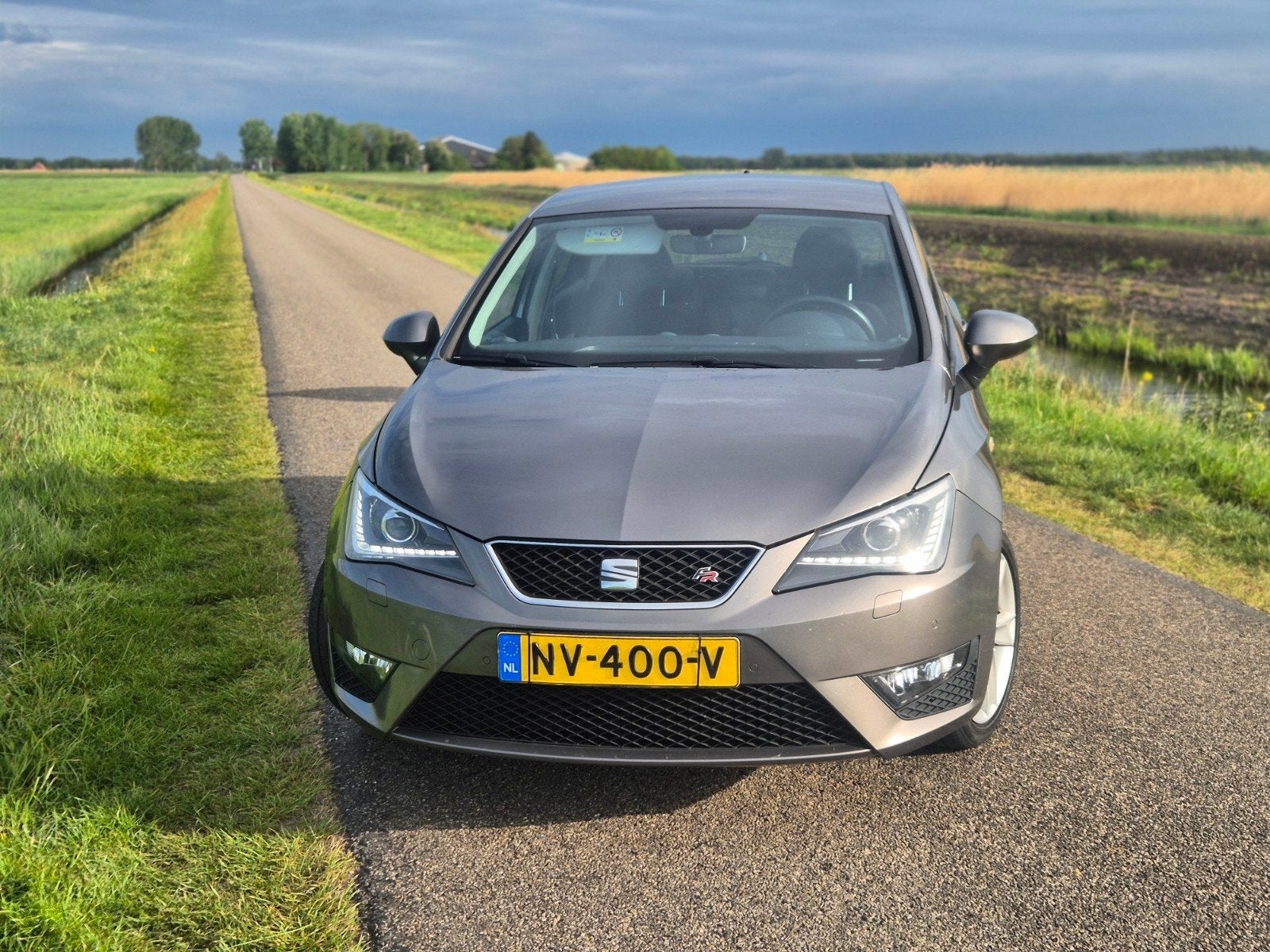 Seat Ibiza 1.0 TSI 70KW 5DRS 2017 Grijs, Auto's, Voorwielaandrijving, 40 €/maand, 995 kg, Origineel Nederlands