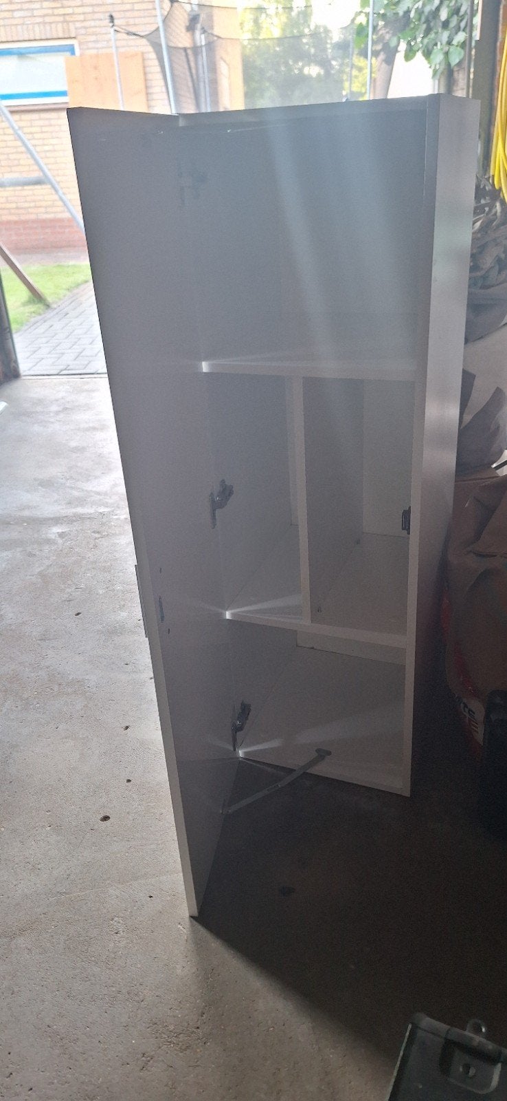 Witte smalle kast met planken, Huis en Inrichting, Ophalen of Verzenden, Gebruikt