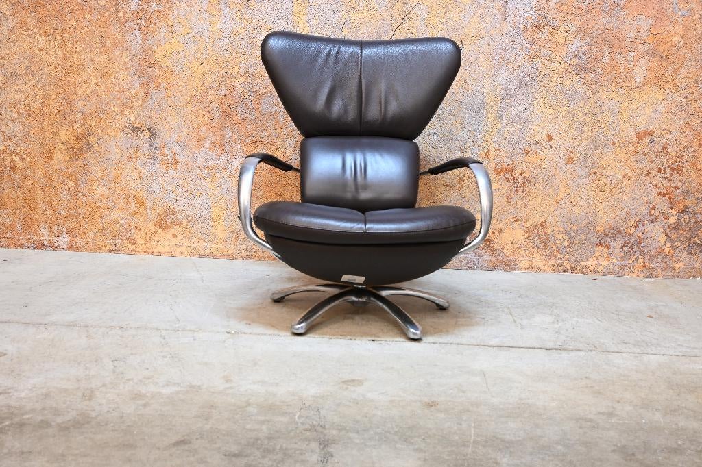 ZGAN! bruine leren Leolux Formi design draaifauteuil + poef, Huis en Inrichting, Leolux, Leolux, 75 tot 100 cm, Ophalen of Verzenden