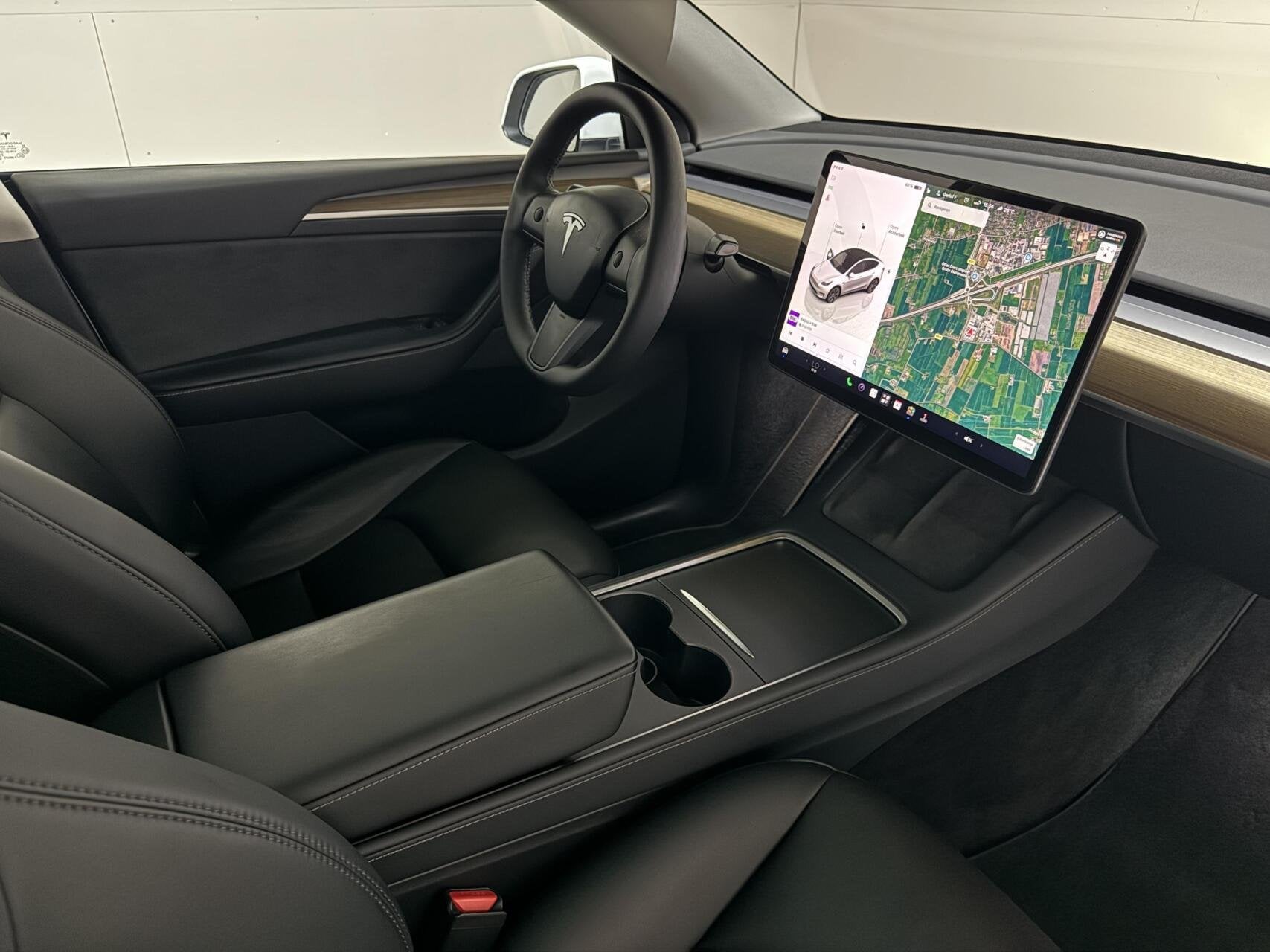 Foto 16 van Tesla Model Y RWD 58 kWh 92% SOH Black Edition Trekhaak FSD