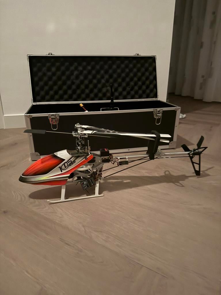 Rc heli te koop kds 450 + lader + extra servo etc, Hobby en Vrije tijd, Modelbouw | Radiografisch | Helikopters en Quadcopters