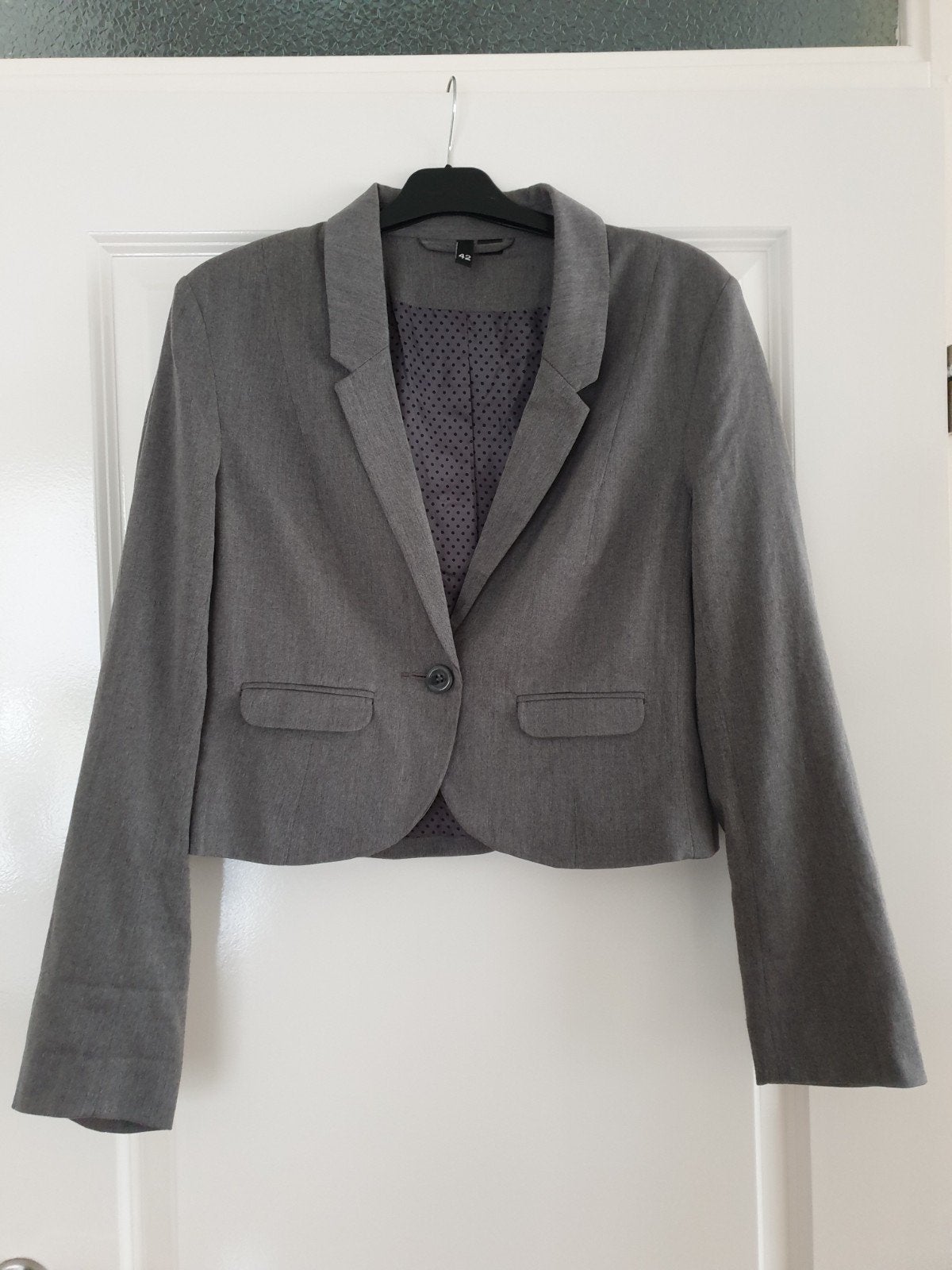 Grijze blazer maat 42 H&M Divided
Zo goed als nieuw, een kee, H&M, Maat 42/44 (L), Ophalen of Verzenden, Zo goed als nieuw