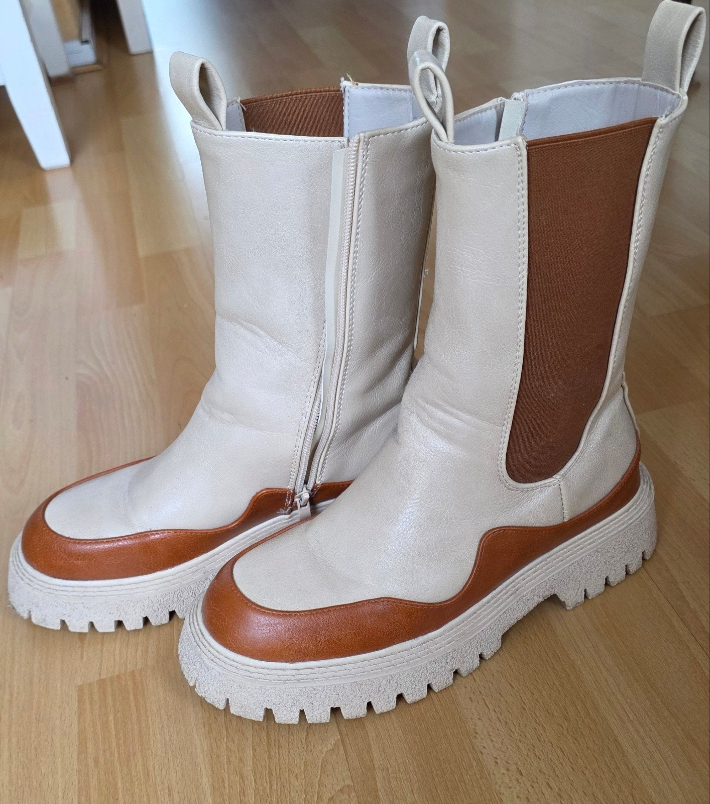 Laarzen - Stoere dames boots maat 39 - zo goed als nieuw, Kleding | Dames, Schoenen, Zo goed als nieuw, Wit, Ophalen of Verzenden