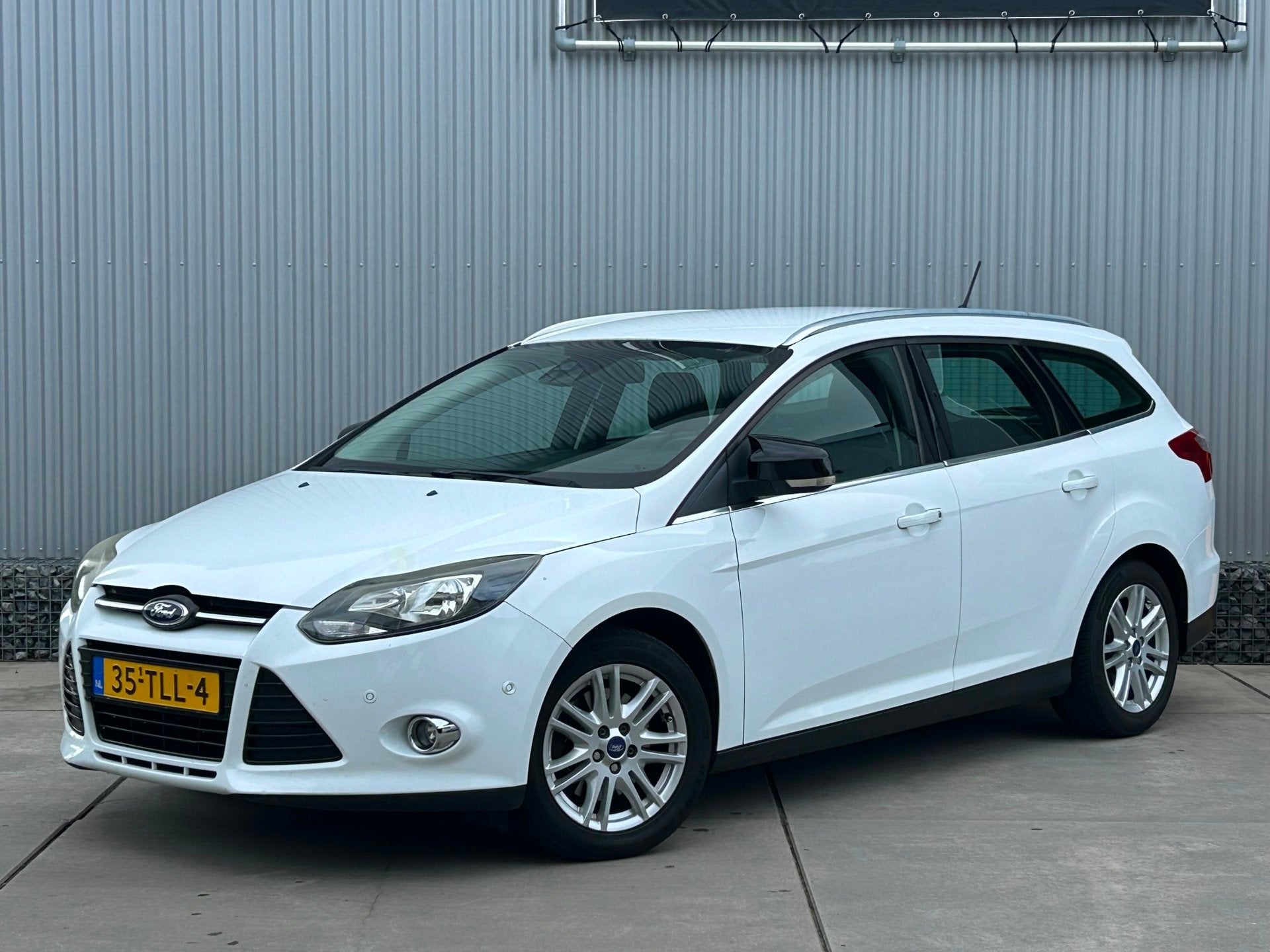 Ford Focus Wagon 1.6 TI-VCT Titanium, Navi, Clima, Cruise, Z, Auto's, Gebruikt, Zwart, 4 cilinders, Wit